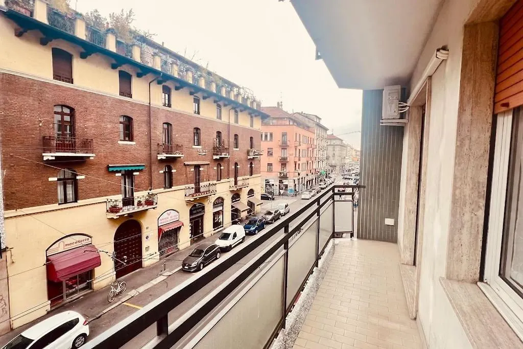 New And Elegant Apartment On The Navigli Netflix E Disney Milan 0*,  Italy