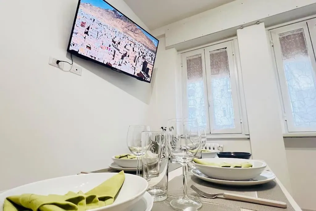 New And Elegant Apartment On The Navigli Netflix E Disney Milan Italy