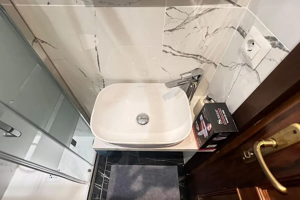 New And Elegant Apartment On The Navigli Netflix E Disney Milan